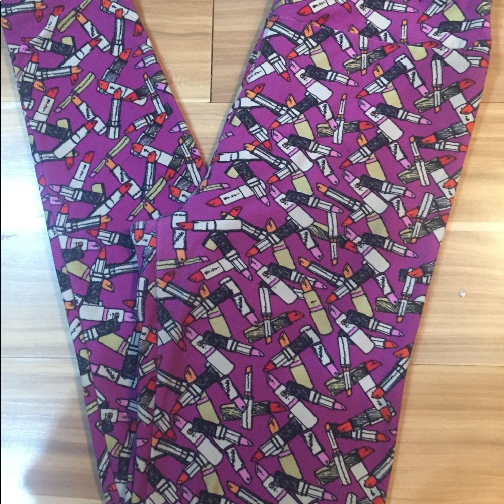 😊RARE LuLaroe Lipstick 💄 Print leggings OS